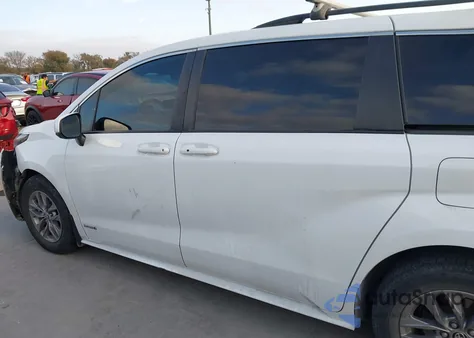 2021 Toyota Sienna Le z USA, uszkodzony, nr VIN 5TDKRKECXMS065518